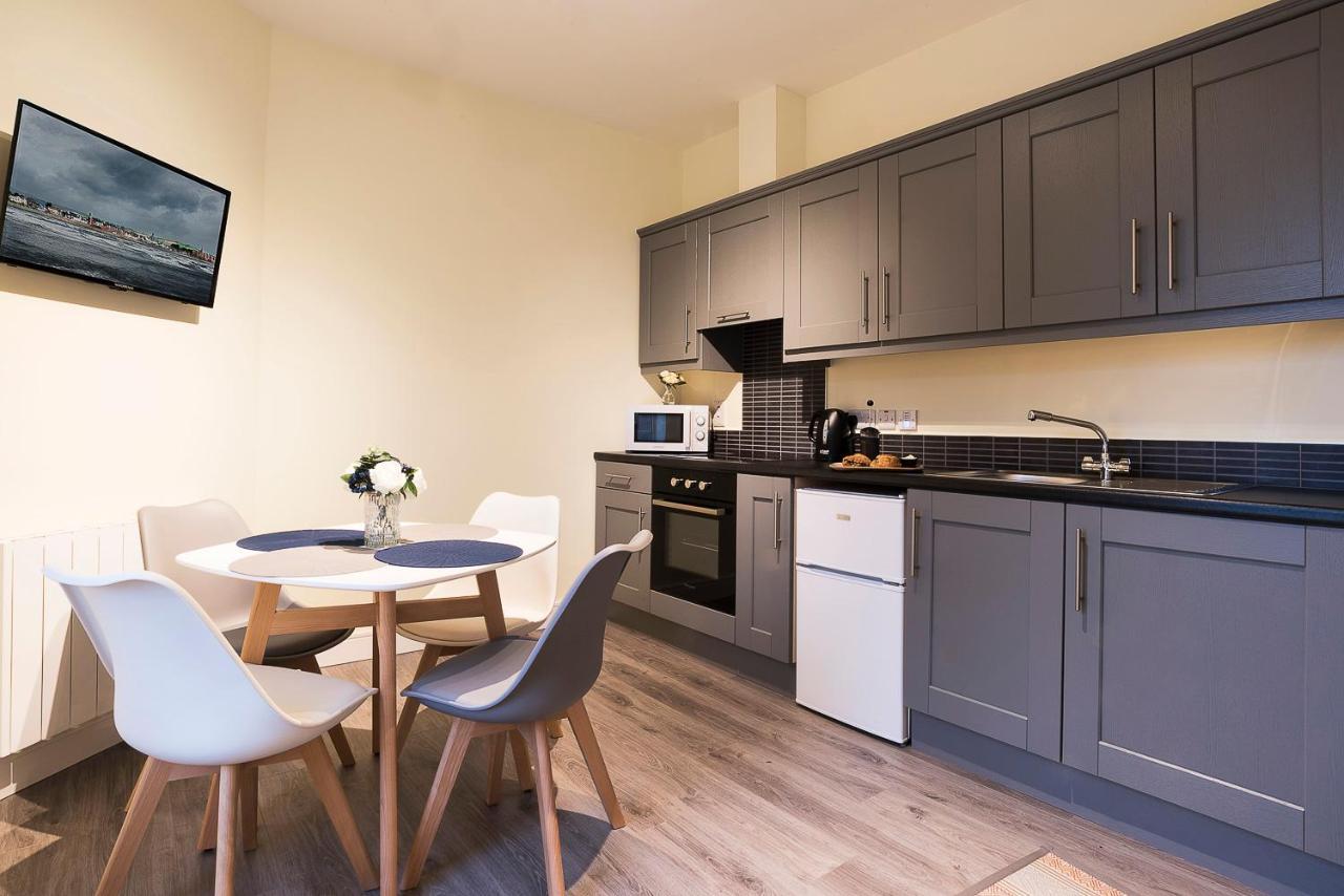 Blue Door Apartments ニューカッスル エクステリア 写真